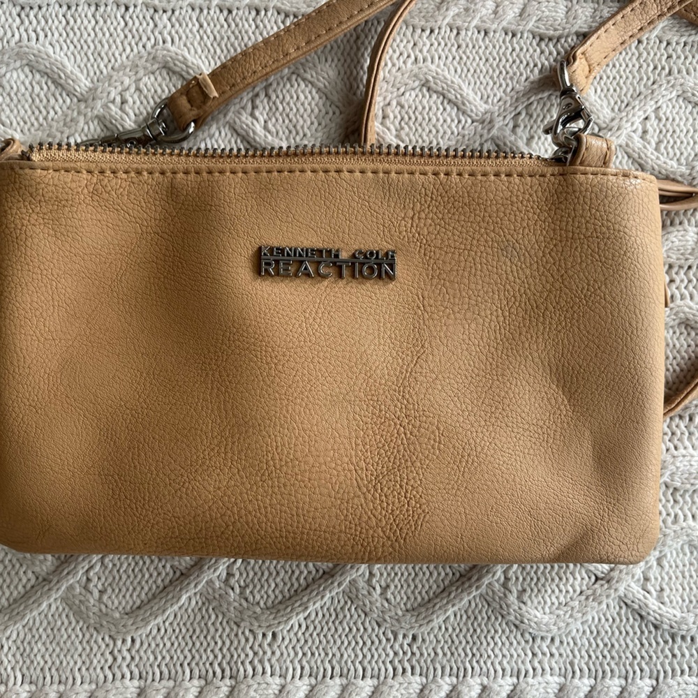 Kenneth Cole Reaction small crossbody Two Zippers plenty of Space! - Picture 1 of 14